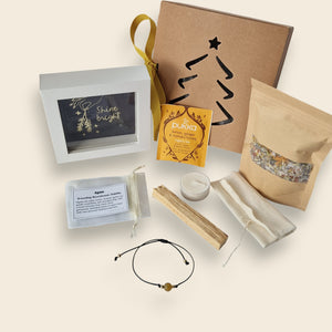 Shine Bright | Yellow Agate
Tea: Pukka Lemon, Ginger &amp; Manuka Honey
Botanicals: Chamomile flowers, Jasmine buds, Calendula flowers, Lavender buds
Framed message: “Shine Bright”
